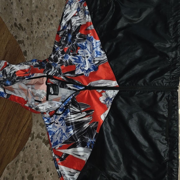 Nike Floral Crop Windrunner, Light Rain Jacket, Hooded Lightweight - Picture 4 of 8